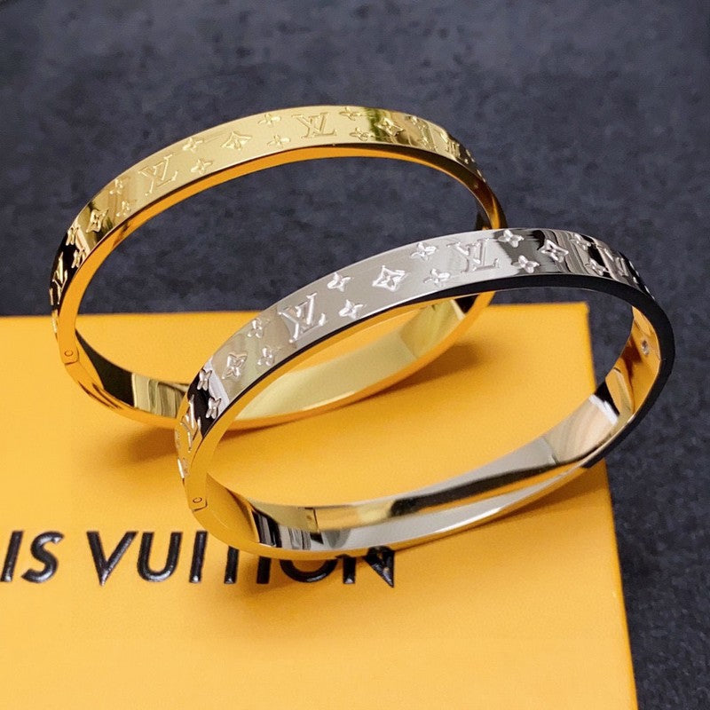 Louis Vuitton Vintage Gold 18K Gold Bracelet product image 2, provided for visual reference and product detail review