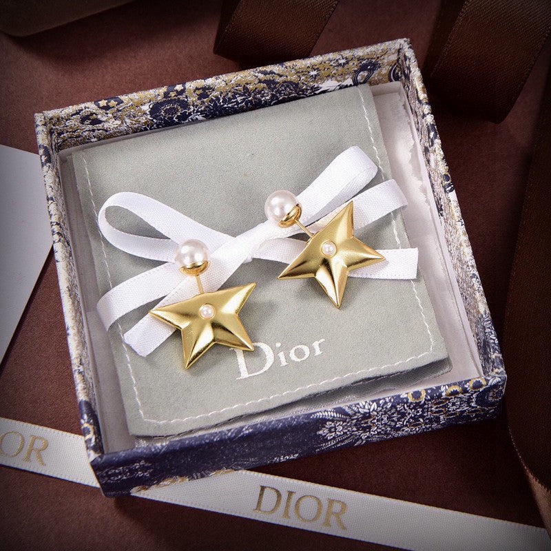 Dior Tribales Star 18K Gold Earrings product image 2, provided for visual reference and product detail review