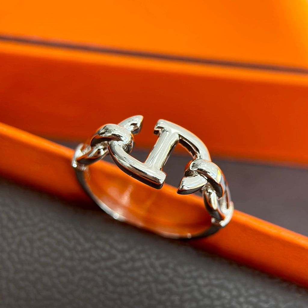 Hermes Farandole 18K Gold Ring product image 2, provided for visual reference and product detail review