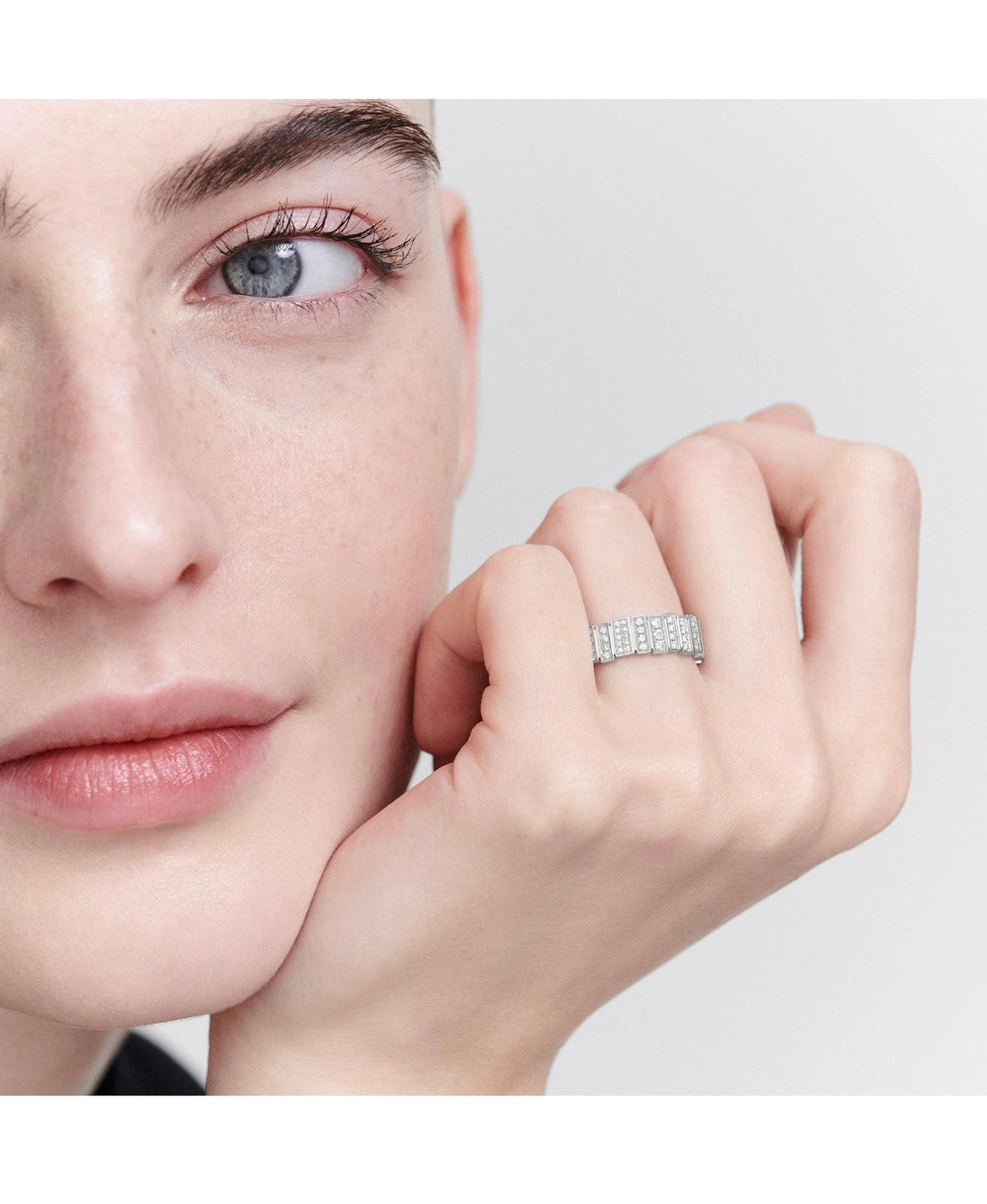 Dior Gem Diamonds 18K Gold Ring product image 2, provided for visual reference and product detail review