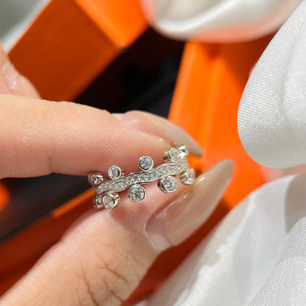 Hermes Vine Flower Dewdrops Diamond 18K Gold Ring product image 2, provided for visual reference and product detail review