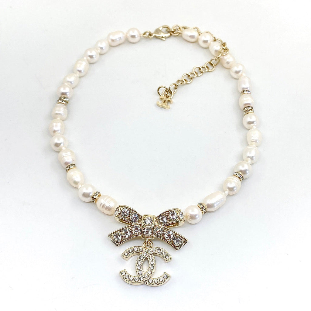 Chanel Bow Tie Diamonds 18K Gold Necklace product image 1, provided for visual reference and product detail review