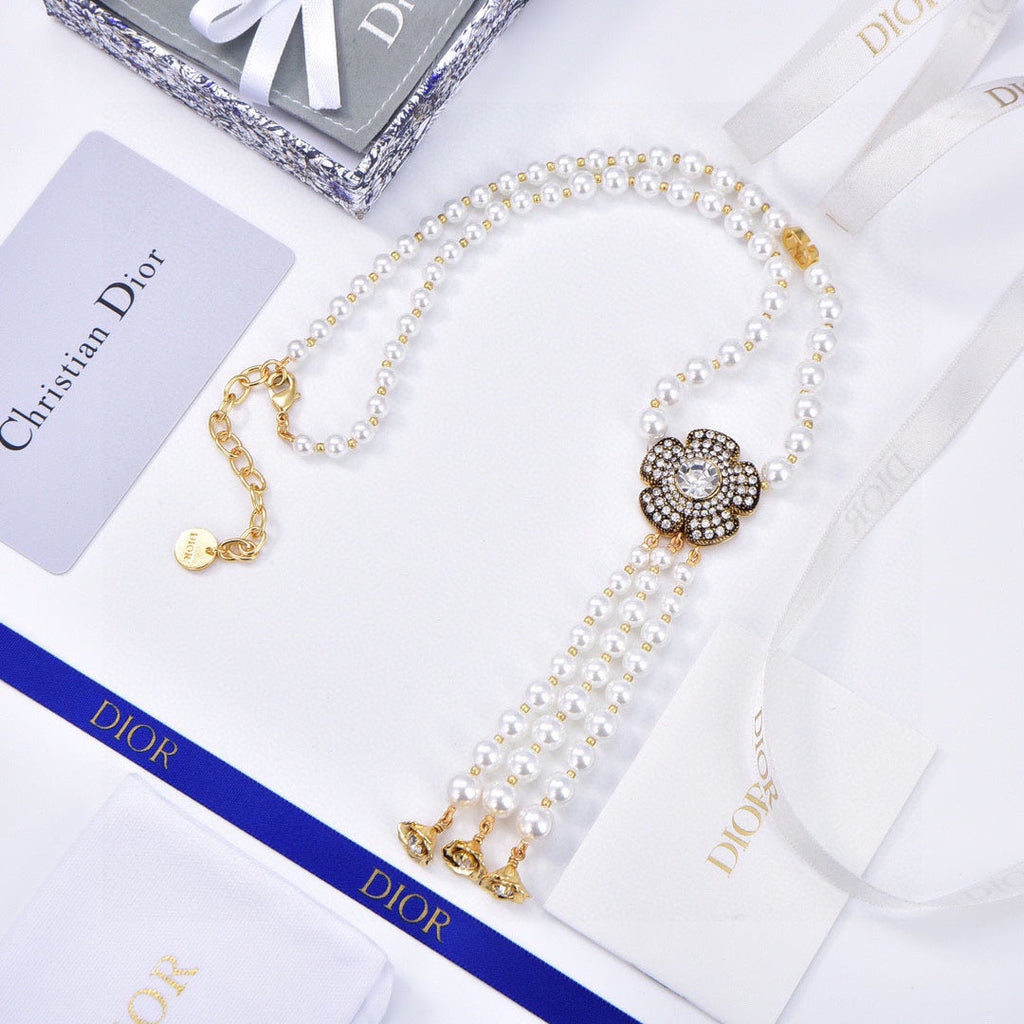 Dior Jardin Enchante 18K Gold Necklace product image 3, provided for visual reference and product detail review
