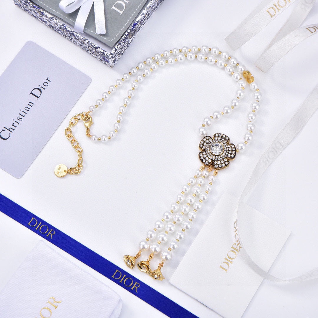 Dior Jardin Enchante 18K Gold Necklace product image 3, provided for visual reference and product detail review