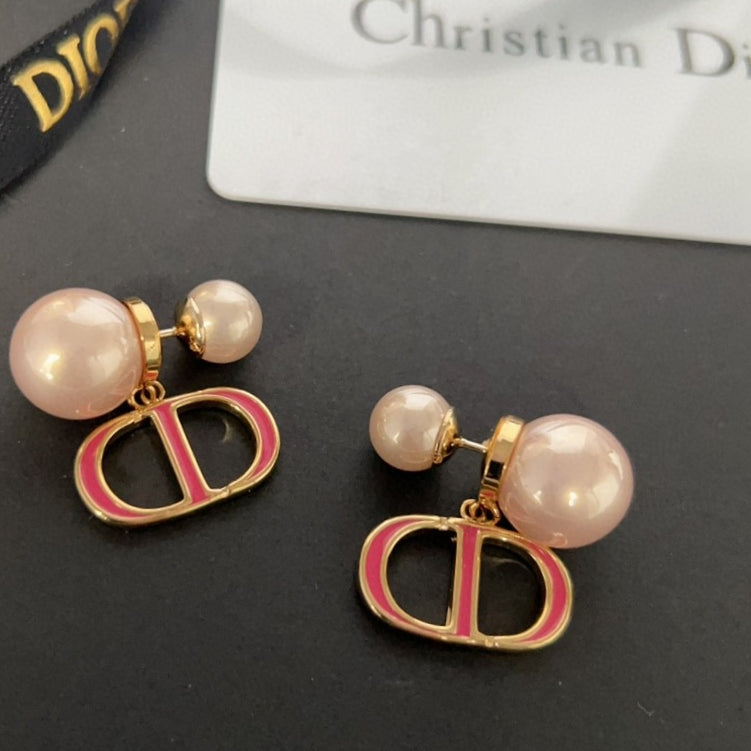 Dior 30 Montaigne Rani Pink Pearls 18K Gold Earrings product image 3, provided for visual reference and product detail review