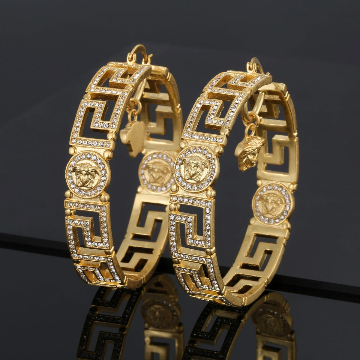 Ver Round Crystals 18K Gold Earrings product image 1, provided for visual reference and product detail review