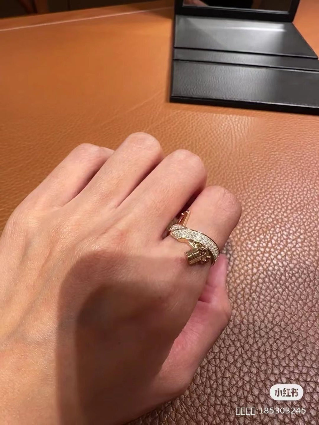 Hermes Kelly Gavroche Diamonds 18K Gold Ring product image 3, provided for visual reference and product detail review