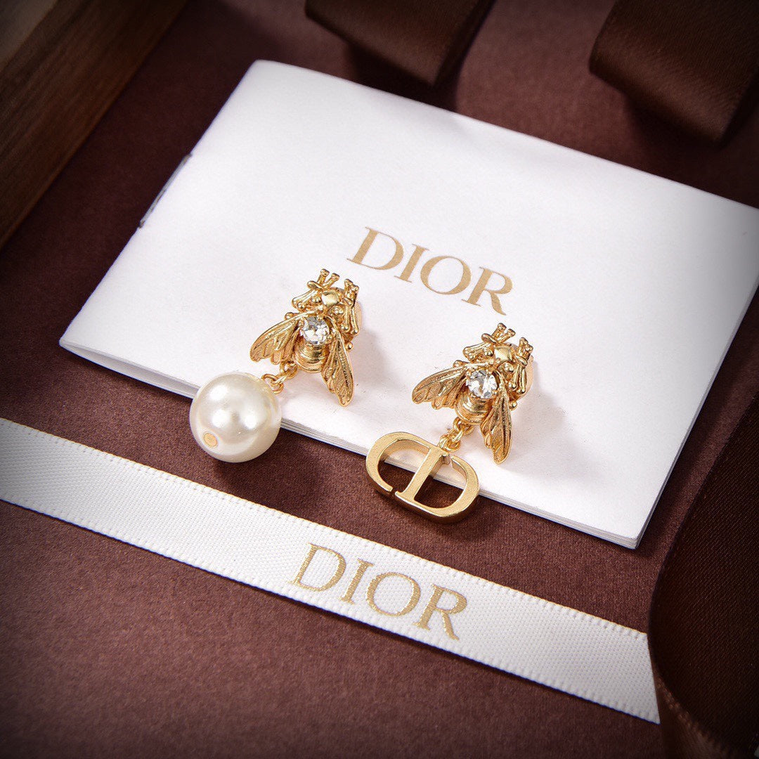 Dior Queen Bee 18K Gold Earrings product image 4, provided for visual reference and product detail review
