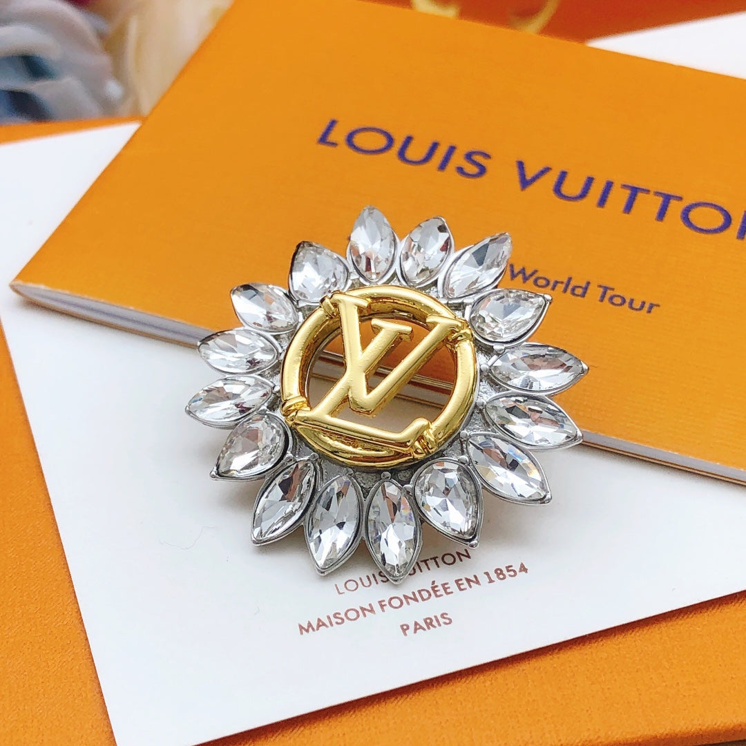 Louis Vuitton Sunflower 18K Gold Brooch product image 5, provided for visual reference and product detail review