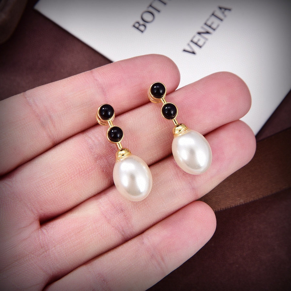 Bvlgari Pearl 18K Gold Earrings product image 2, provided for visual reference and product detail review