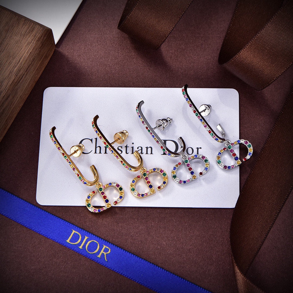 Dior 30 Montaigne Crystals 18K Gold Earrings product image 4, provided for visual reference and product detail review
