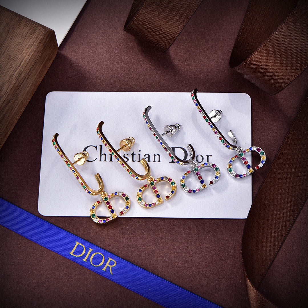 Dior 30 Montaigne Crystals 18K Gold Earrings product image 4, provided for visual reference and product detail review