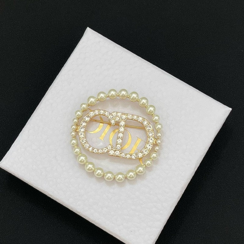 Dior Pearls 18K Gold Brooch product image 1, provided for visual reference and product detail review
