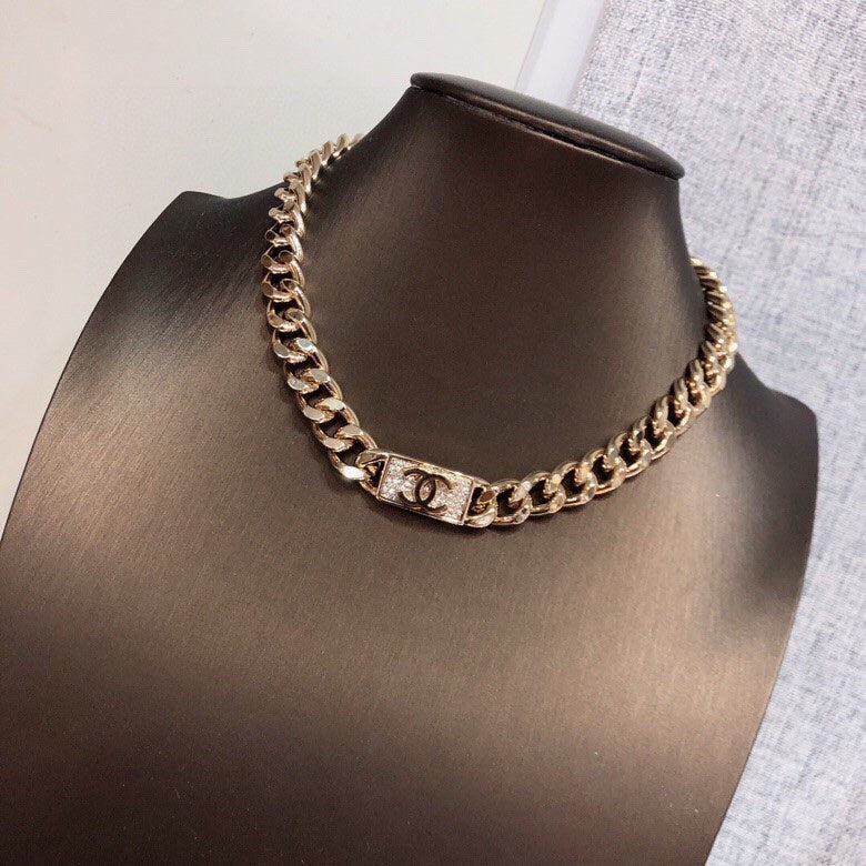 Chanel Diamonds Chain 18K Gold Necklace product image 2, provided for visual reference and product detail review