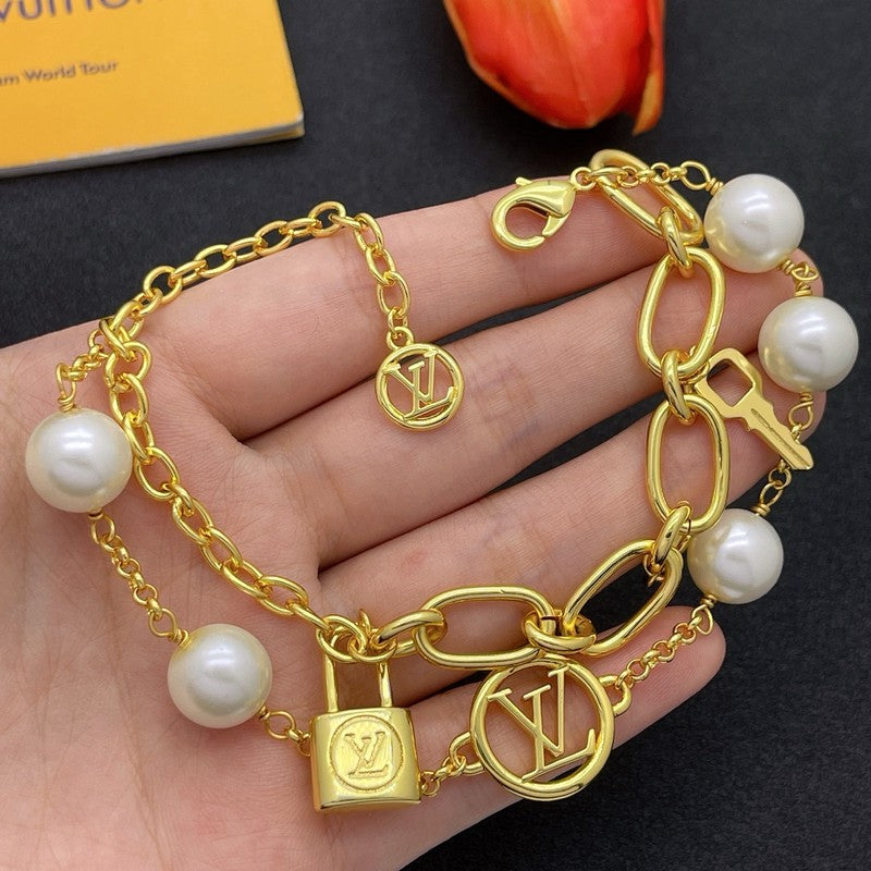 Louis Vuitton Pearl Lock Gold 18K Gold Bracelet product image 3, provided for visual reference and product detail review