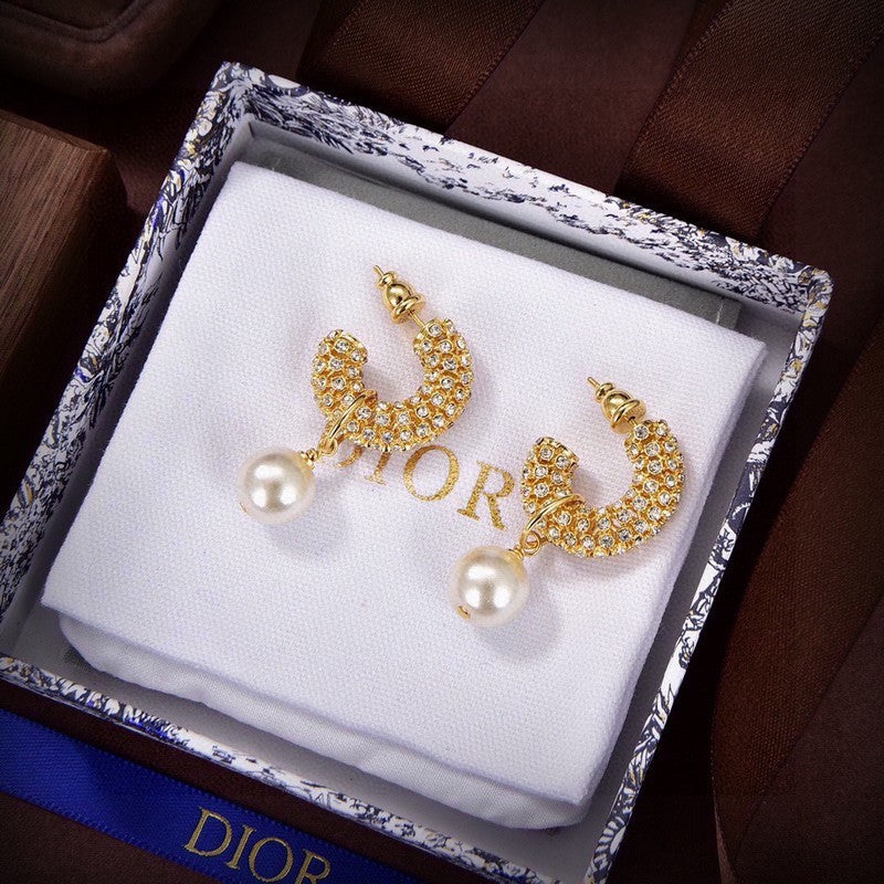 Dior Tribales Pave Diamond 18K Gold Earrings product image 2, provided for visual reference and product detail review