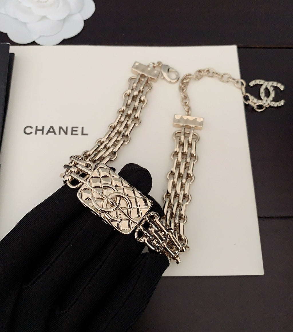 Chanel Gold Chain 18K Gold Necklace product image 3, provided for visual reference and product detail review