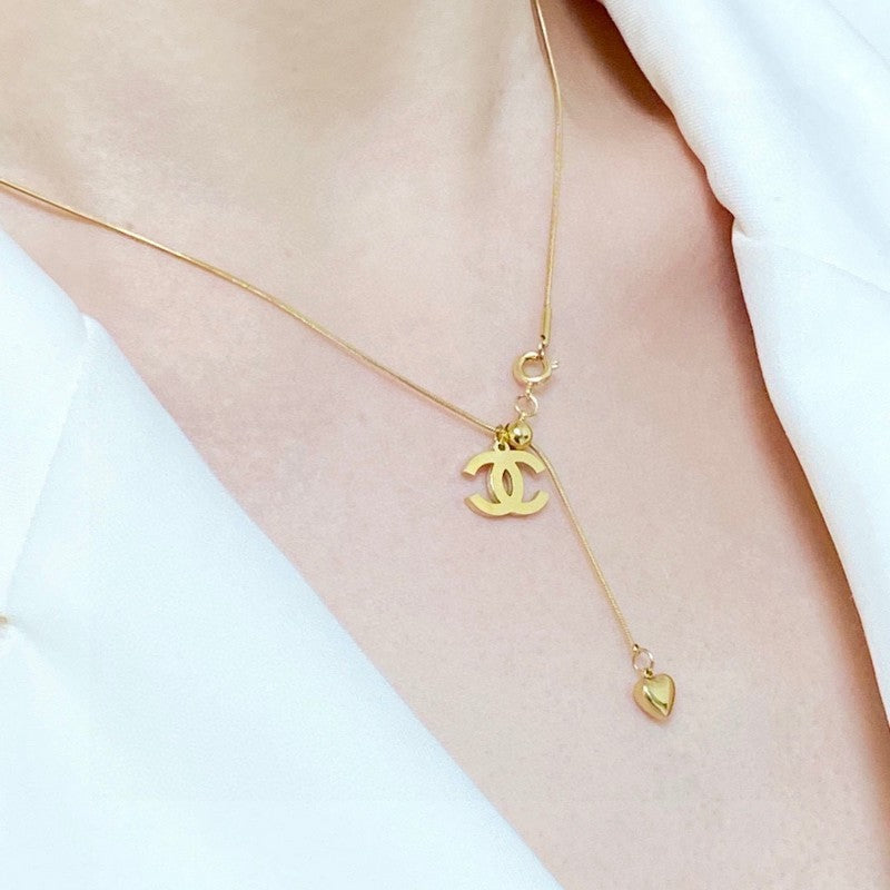 Chanel Heart Pendant Gold 18K Gold Necklace product image 2, provided for visual reference and product detail review