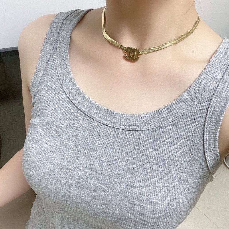 Chanel Gold Choker 18K Gold Necklace product image 2, provided for visual reference and product detail review