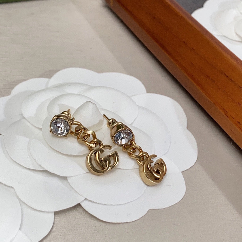 Gucci Double Crystal Chain 18K Gold Earrings product image 2, provided for visual reference and product detail review