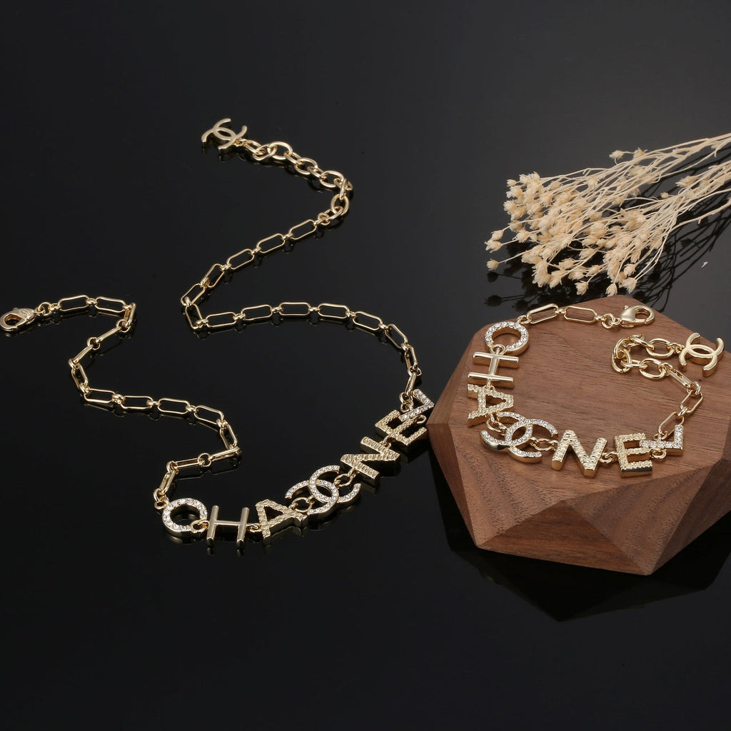Chanel Script Chain 18K Gold Necklace product image 1, provided for visual reference and product detail review