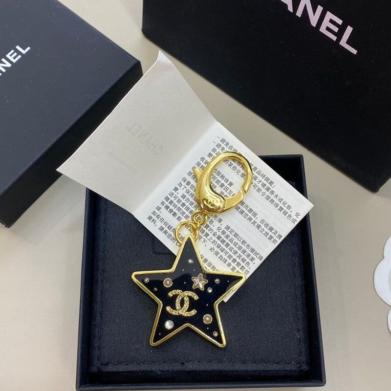 Chanel Black Gold Star 18K Gold Brooch product image 1, provided for visual reference and product detail review