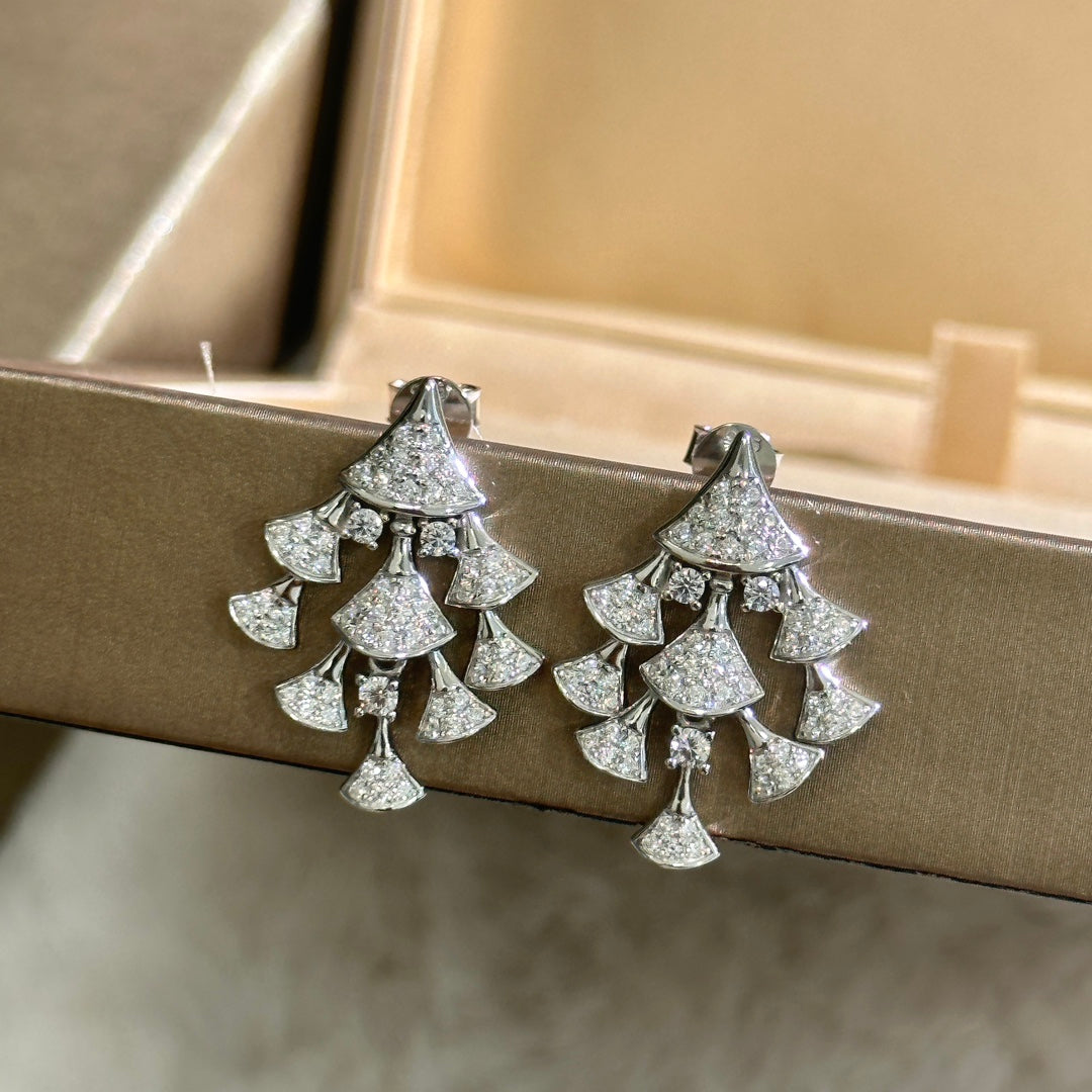 Bvlgari Dream Diamonds 18K Gold Earrings product image 2, provided for visual reference and product detail review