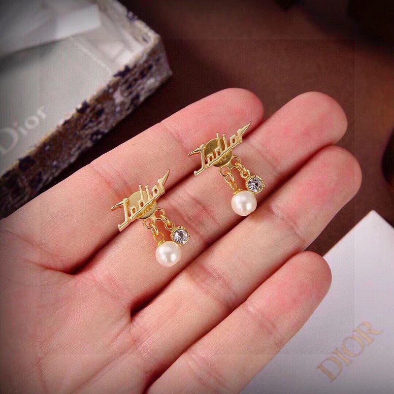 Dior J’Adior 18K Gold Earrings product image 2, provided for visual reference and product detail review