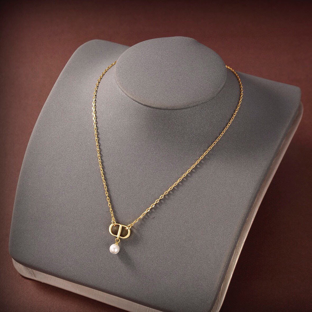 Dior Petit Pearl 18K Gold Necklace product image 2, provided for visual reference and product detail review