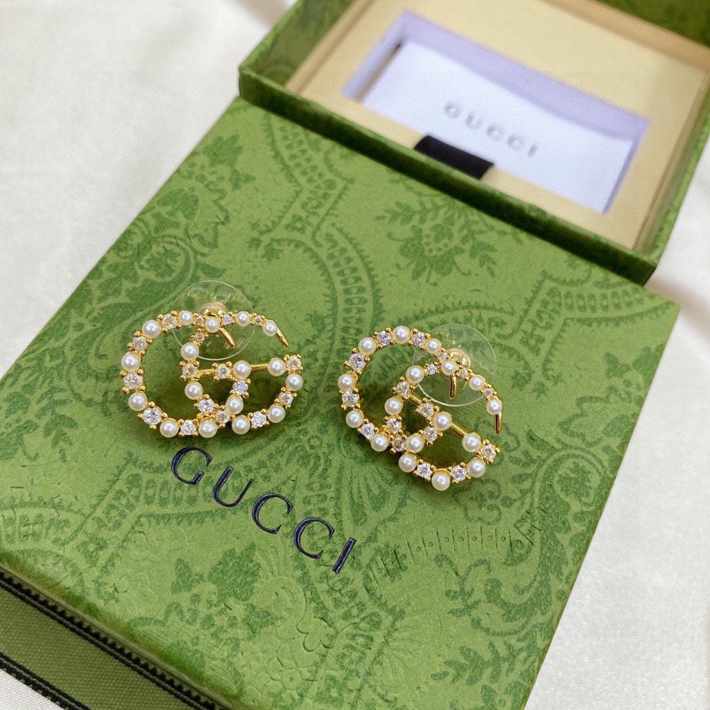 Gucci Double Pearls 18K Gold Earrings product image 5, provided for visual reference and product detail review