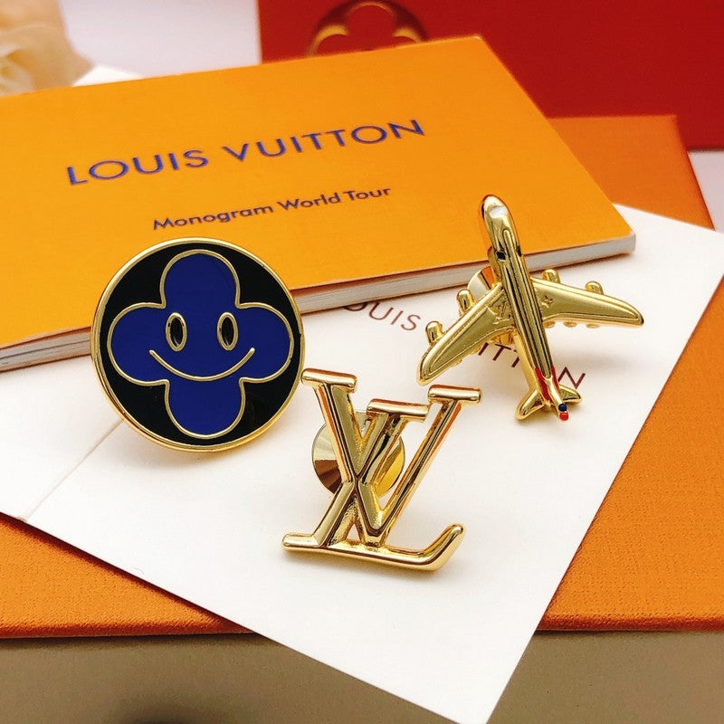 Louis Vuitton Plane 18K Gold Brooch product image 1, provided for visual reference and product detail review