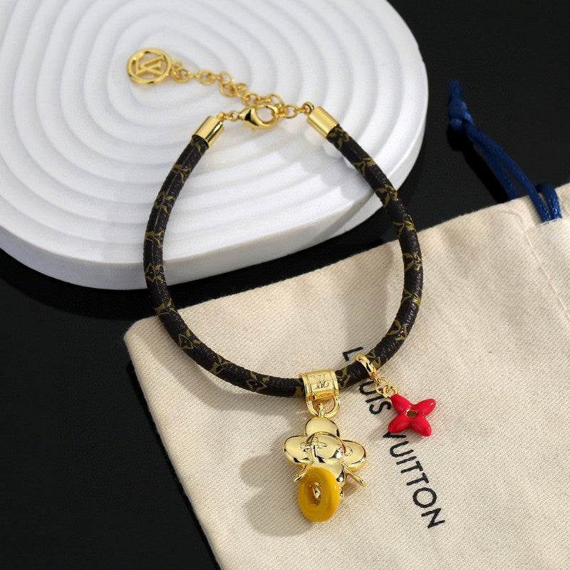Louis Vuitton Circle 18K Gold Bracelet product image 1, provided for visual reference and product detail review