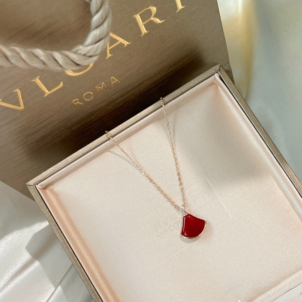 Bvlgari BVLGARI Dream Carnelian 18K Gold Necklace product image 8, provided for visual reference and product detail review