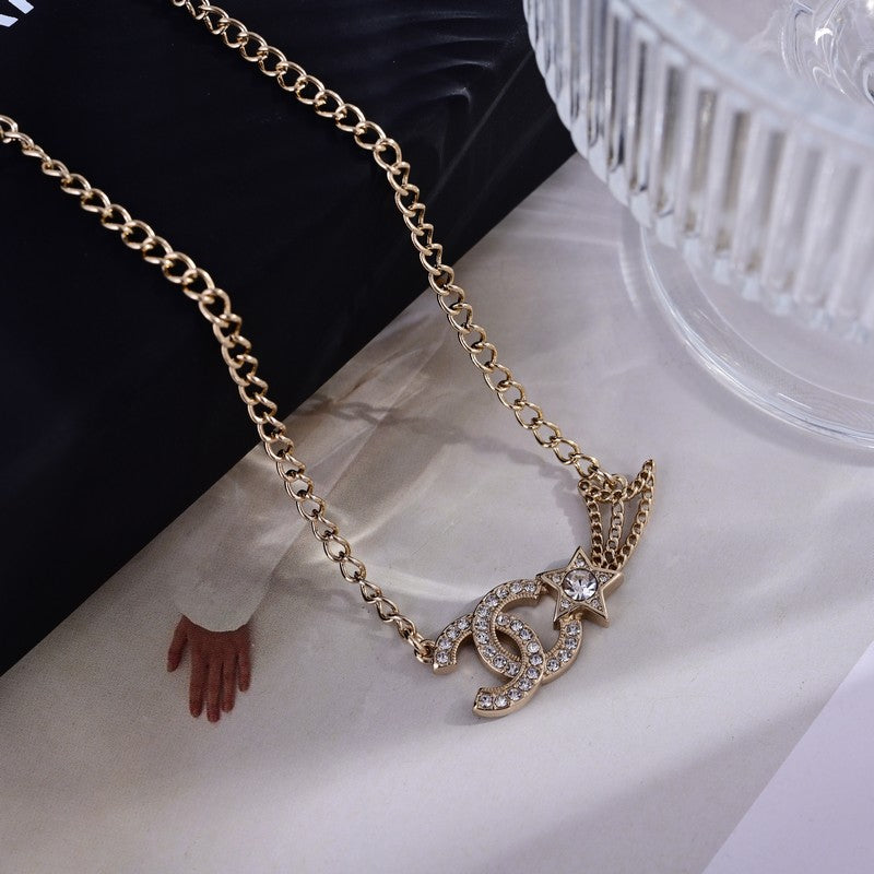 Chanel Star Diamond 18K Gold Necklace product image 4, provided for visual reference and product detail review