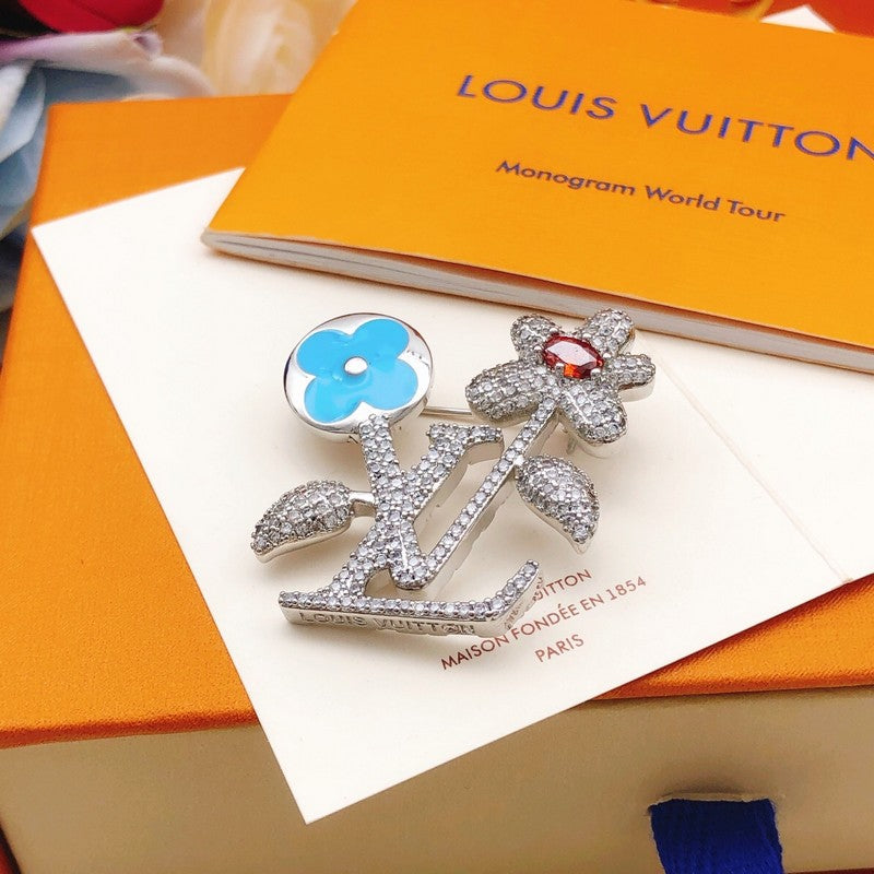 Louis Vuitton Blooming 18K Gold Brooch product image 4, provided for visual reference and product detail review