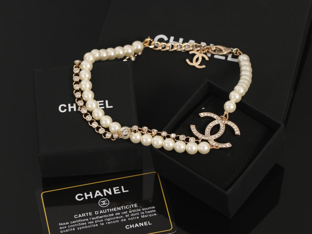 Chanel Pearls 18K Gold Necklace product image 2, provided for visual reference and product detail review