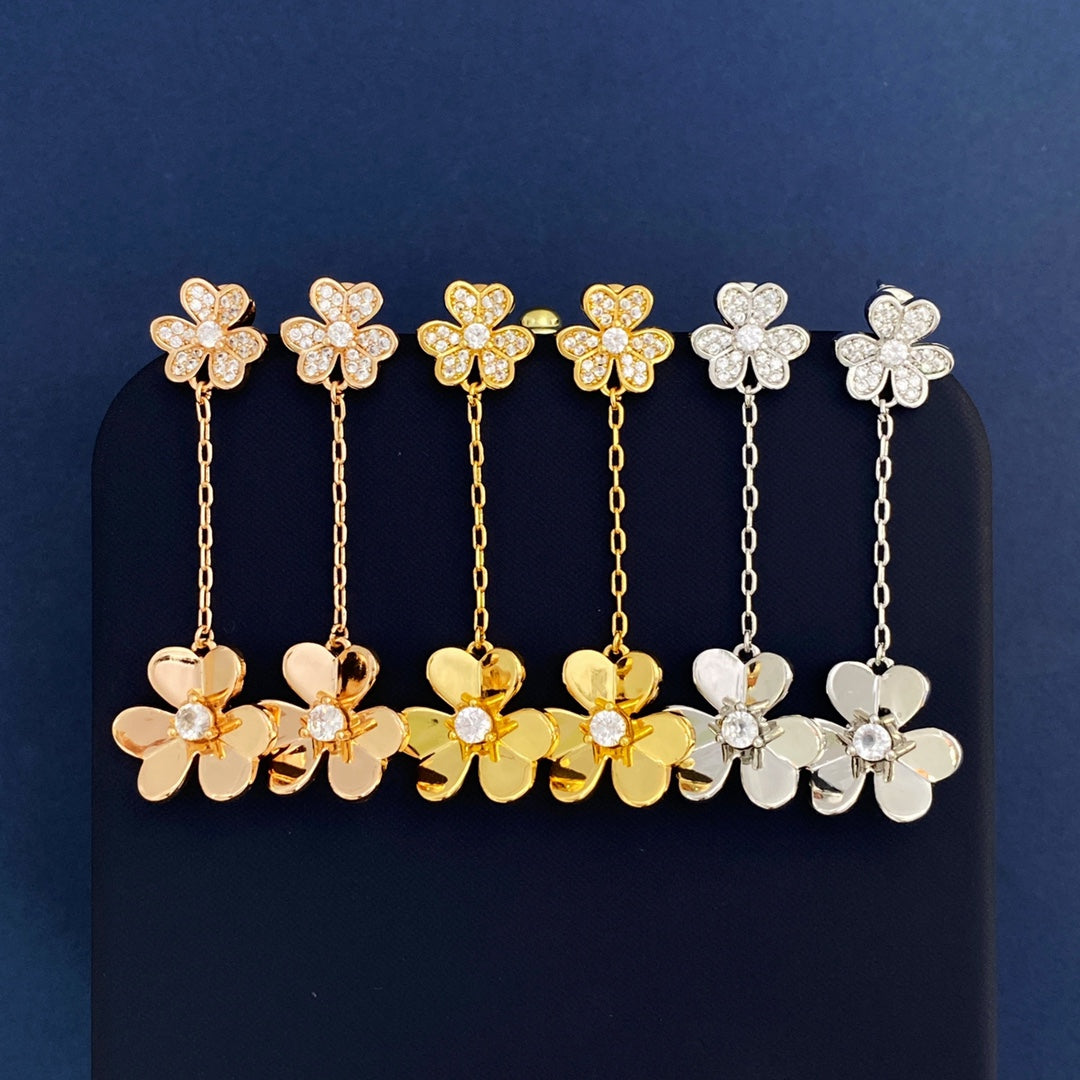 Frivole Pendant 18K Gold Earrings product image 1, provided for visual reference and product detail review