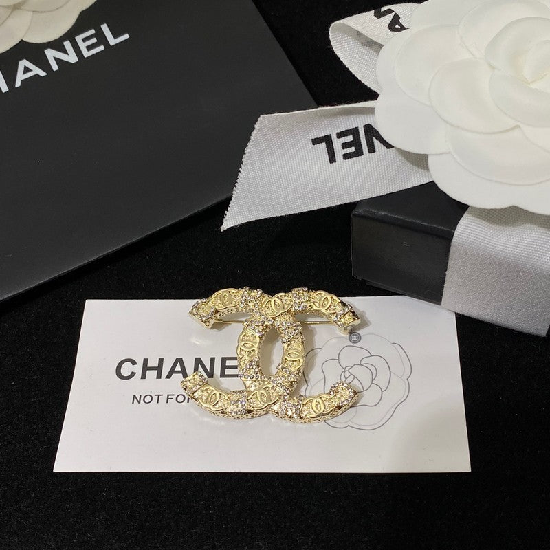 Chanel Diamond Gold 18K Gold Brooch product image 3, provided for visual reference and product detail review