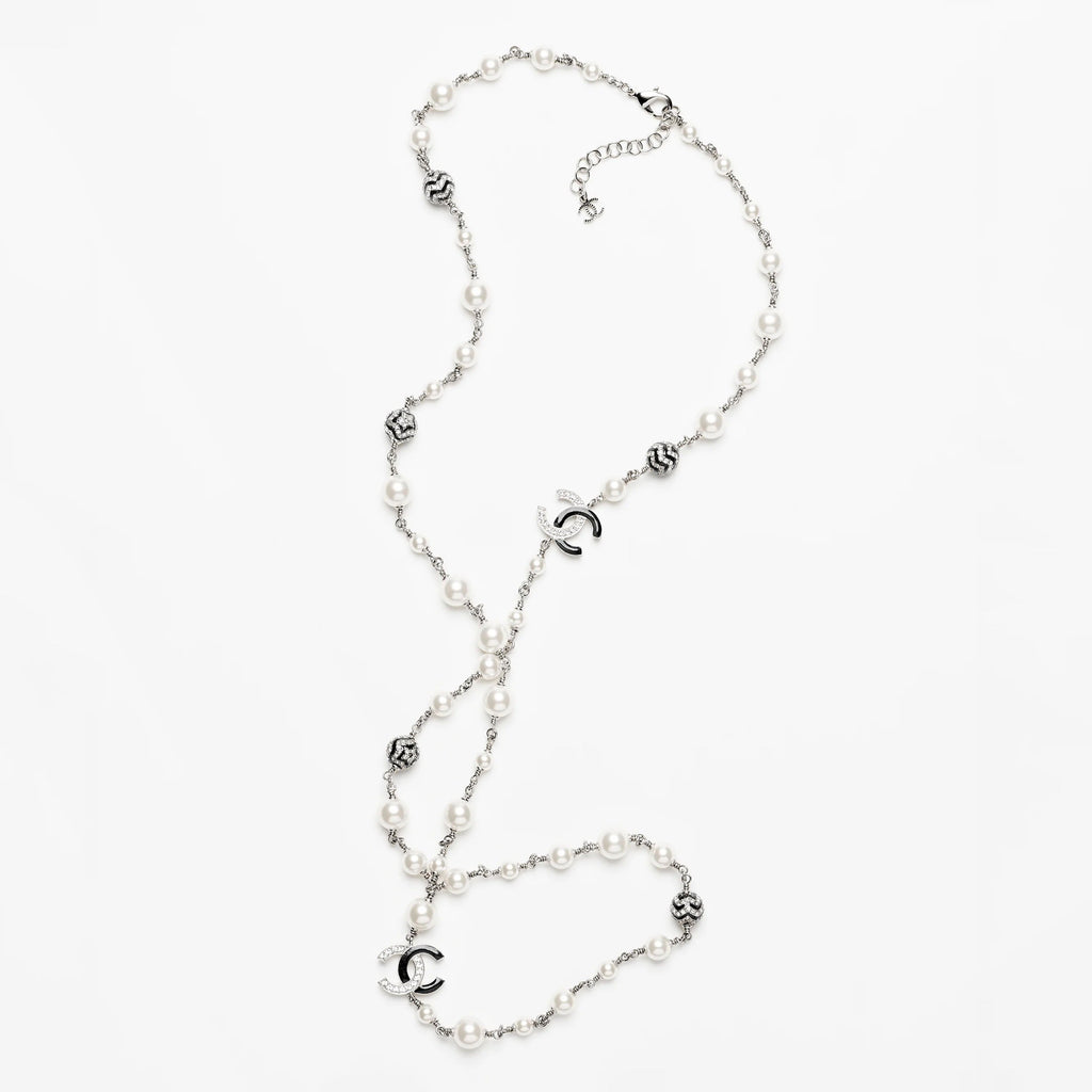 Chanel Star Pearls Long 18K Gold Necklace product image 1, provided for visual reference and product detail review