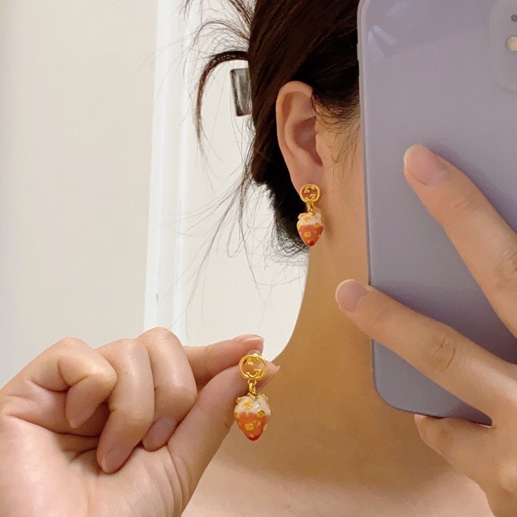 Gucci Double Strawberry 18K Gold Earrings product image 2, provided for visual reference and product detail review