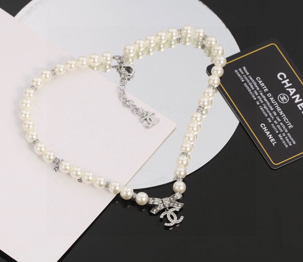 Chanel Centenary Pearls 18K Gold Necklace product image 2, provided for visual reference and product detail review