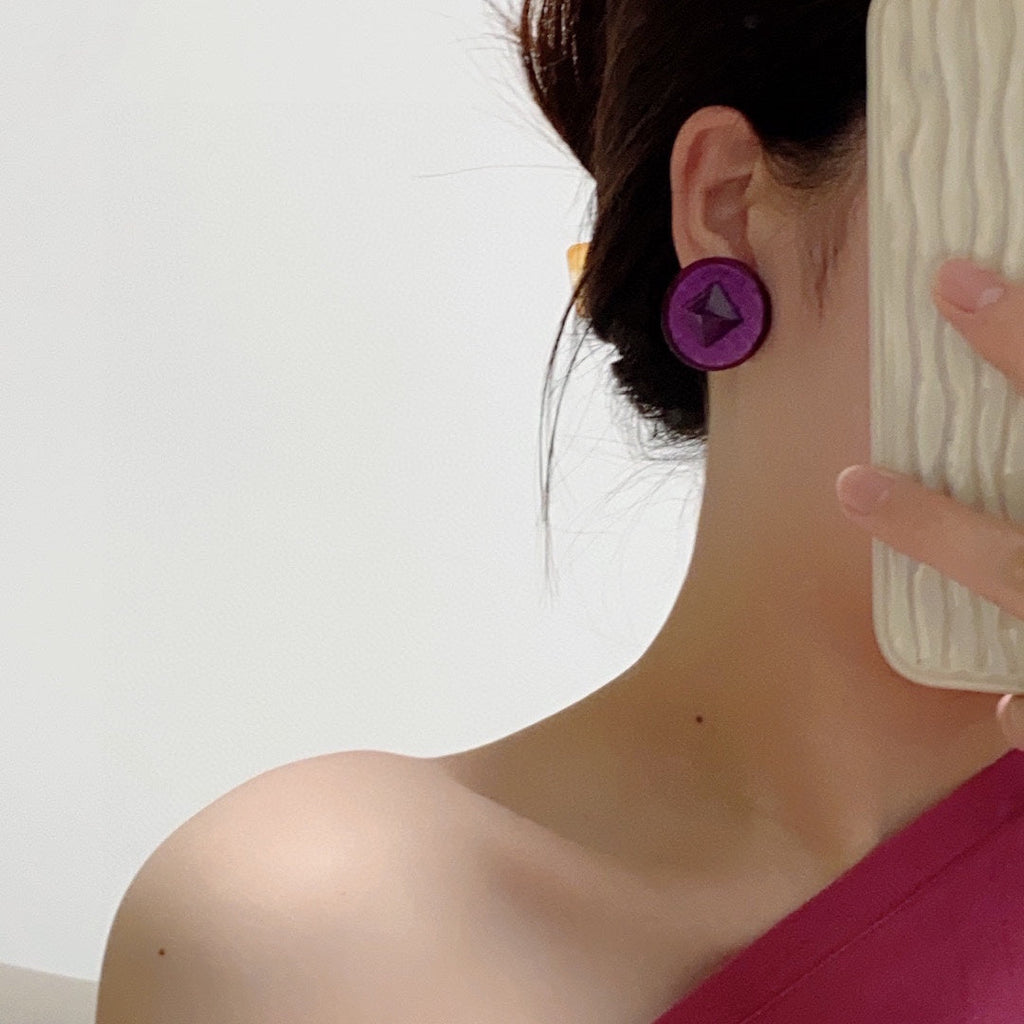 Chanel Vintage Purple 18K Gold Earrings product image 2, provided for visual reference and product detail review