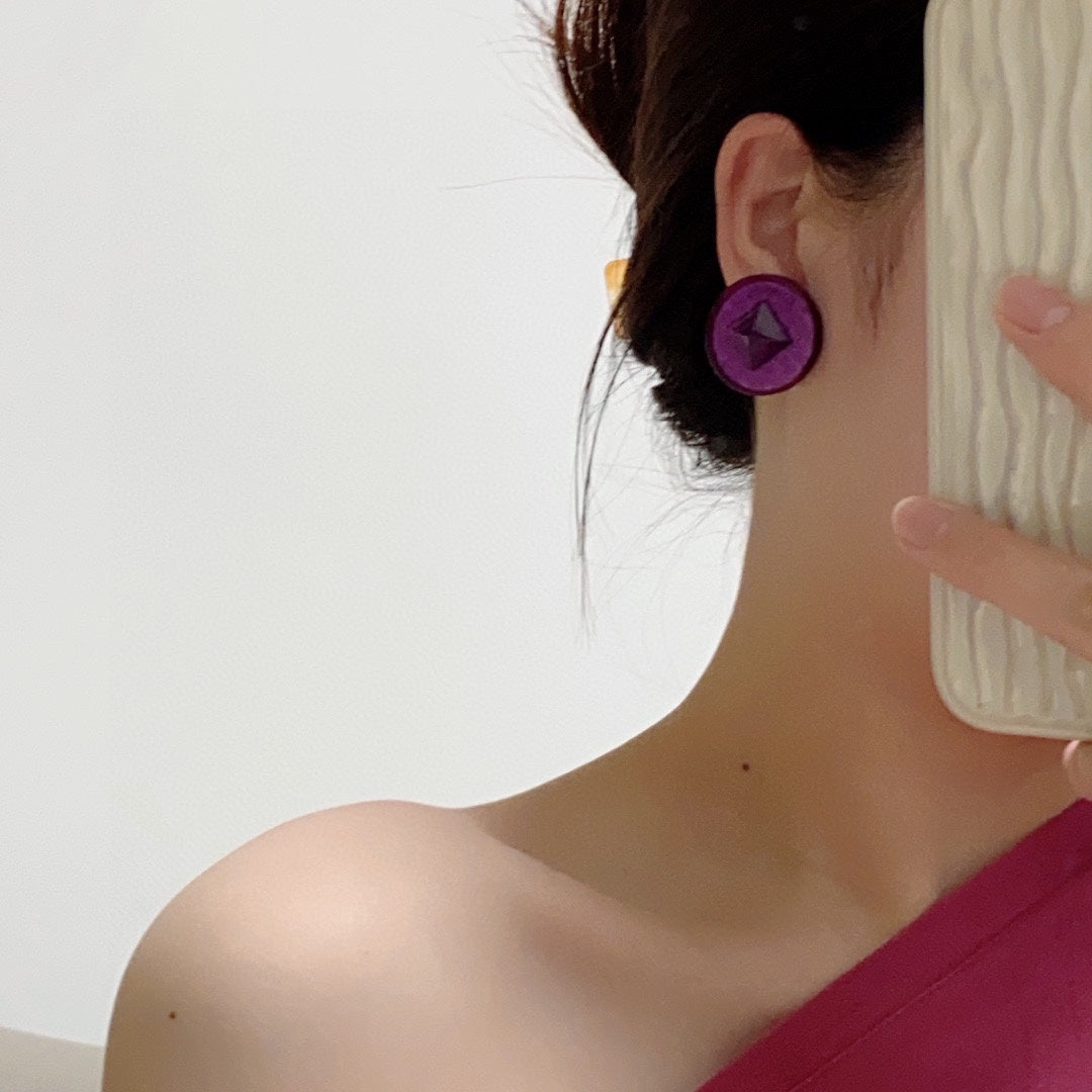 Chanel Vintage Purple 18K Gold Earrings product image 2, provided for visual reference and product detail review