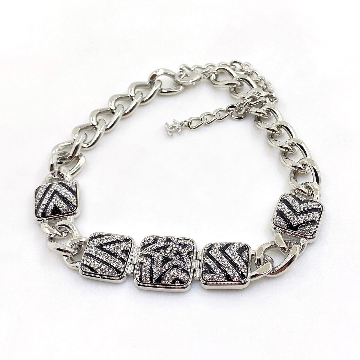 Chanel Star Diamonds 18K Gold Necklace product image 1, provided for visual reference and product detail review