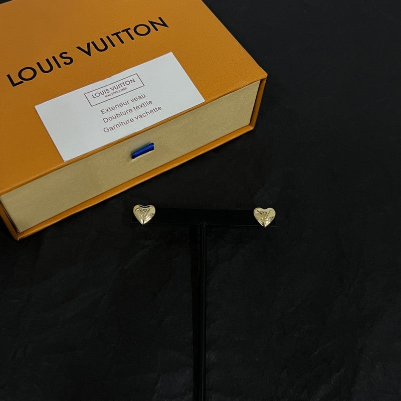 Louis Vuitton Heart 18K Gold Earrings product image 8, provided for visual reference and product detail review