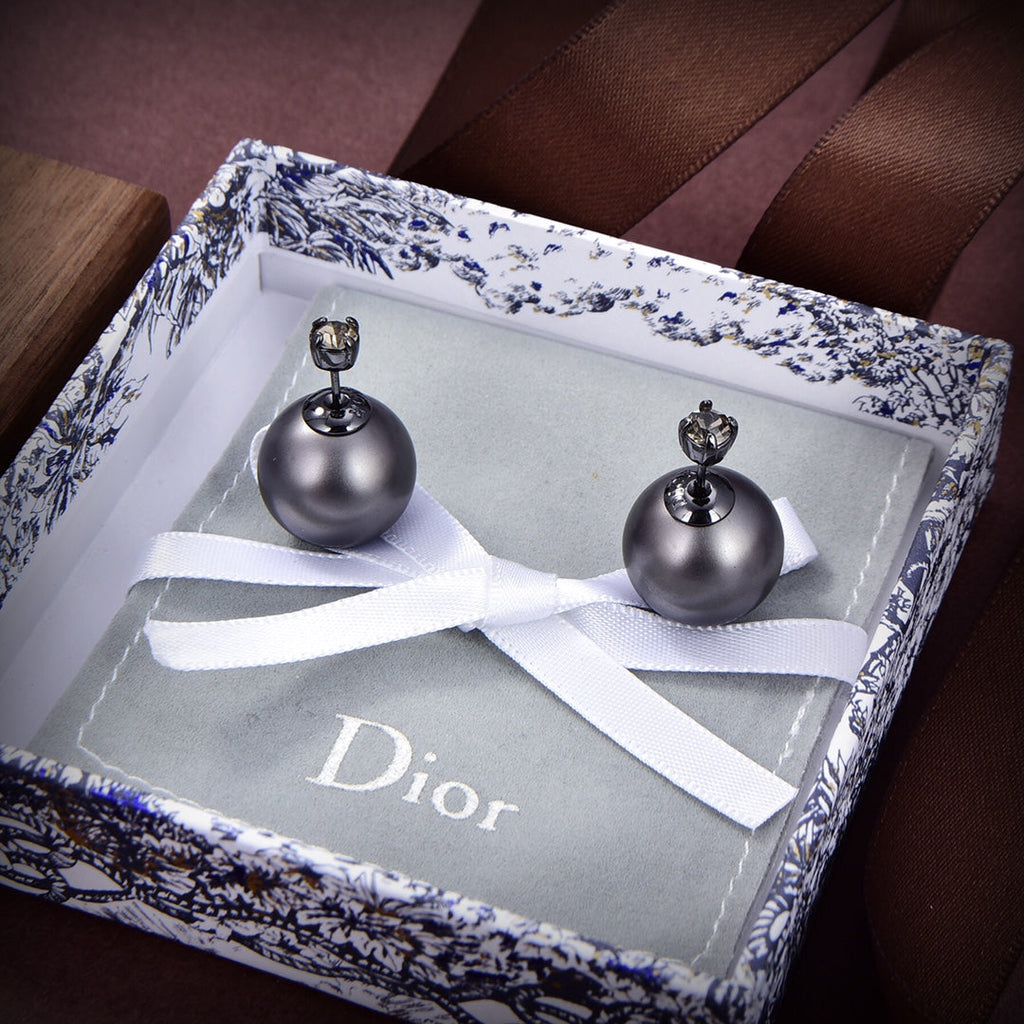 Dior Tribales Black Resin Pearls 18K Gold Earrings product image 5, provided for visual reference and product detail review