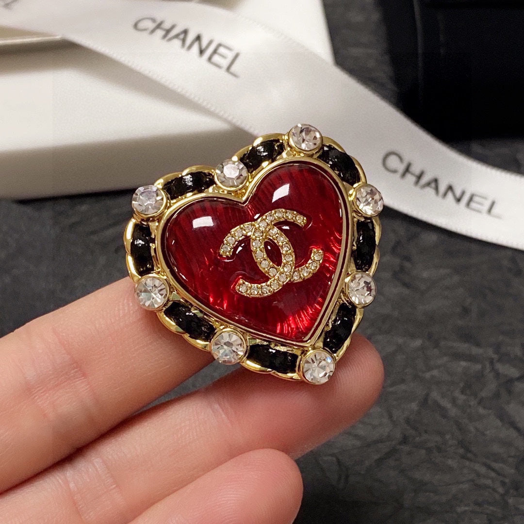 Chanel Red Crystal Heart 18K Gold Brooch product image 1, provided for visual reference and product detail review