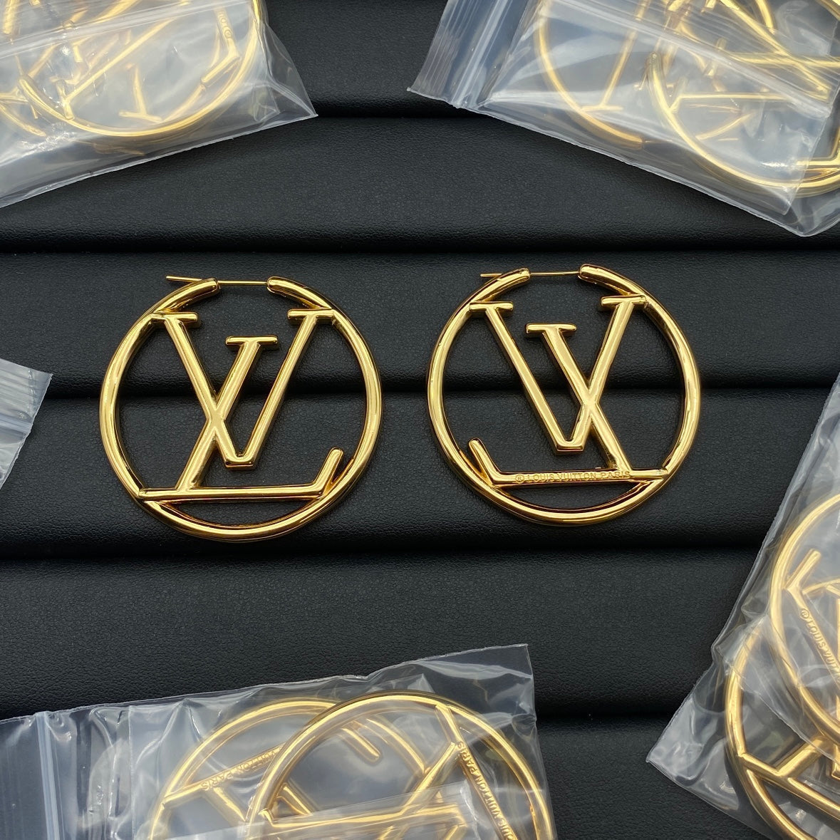 Louis Vuitton Louise Hoop 18K Gold Earrings product image 2, provided for visual reference and product detail review
