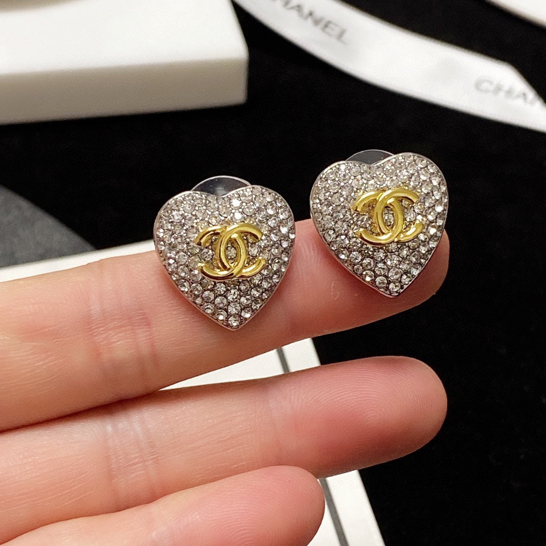 Chanel Heart Diamonds 18K Gold Earrings product image 3, provided for visual reference and product detail review