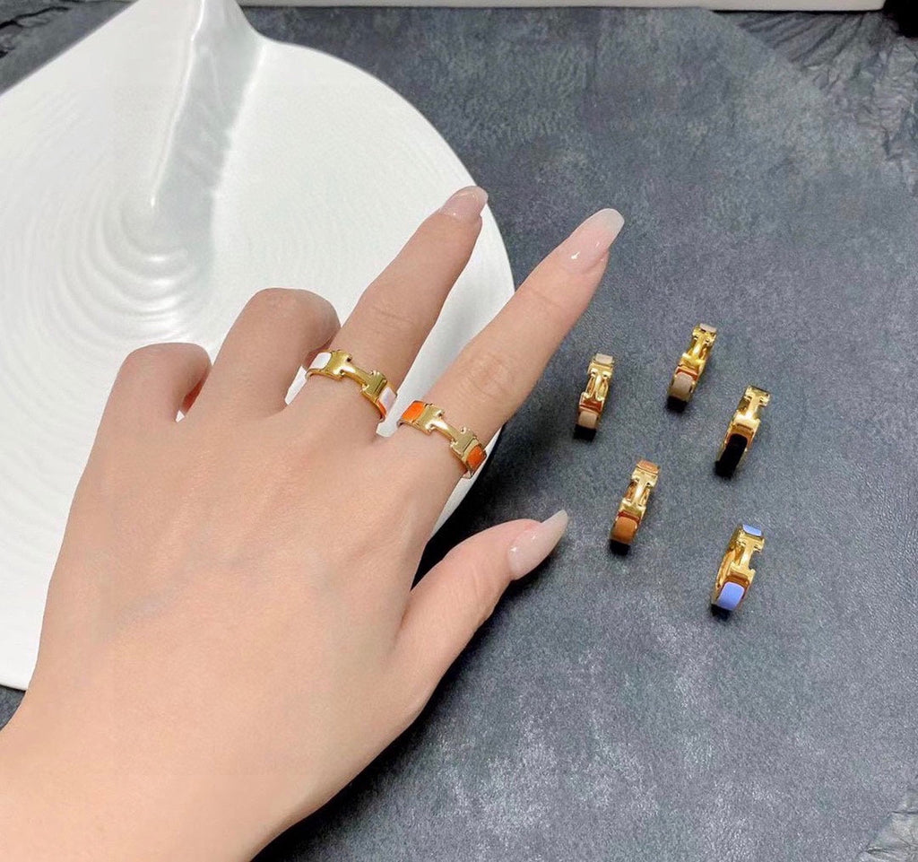 Hermes Vintage Clic 18K Gold Ring product image 10, provided for visual reference and product detail review